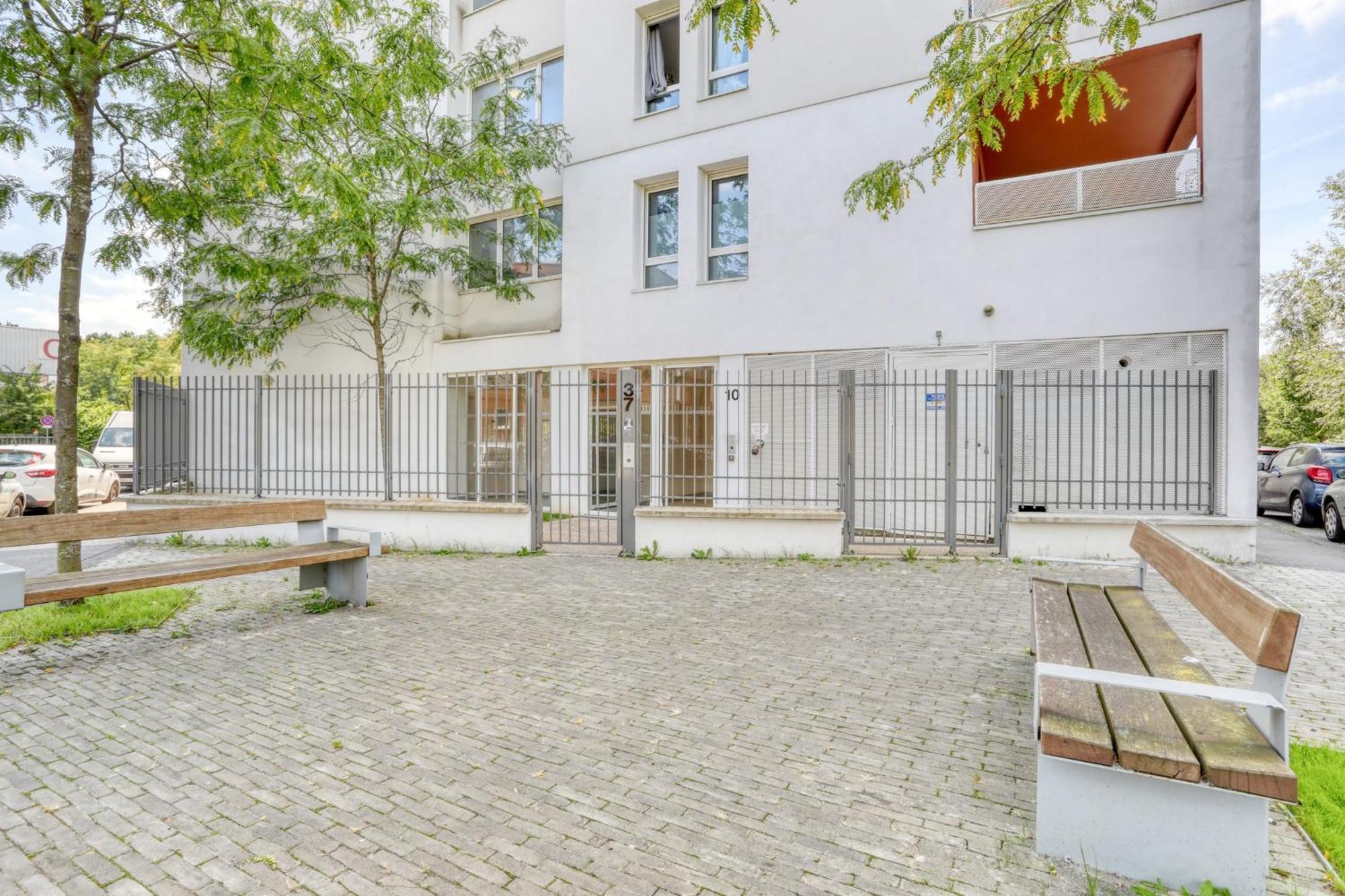 "Le Serenity ", Appartement Spacieux ,Balcon, Parking Prive Gratuit, Netflix, Proche Cdg Et Stade De France Stains Exteriör bild
